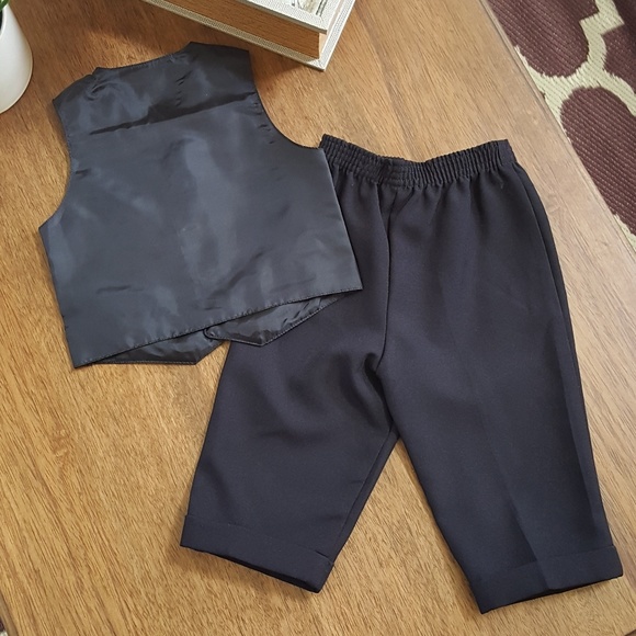 BOYS Suit - Picture 2 of 2